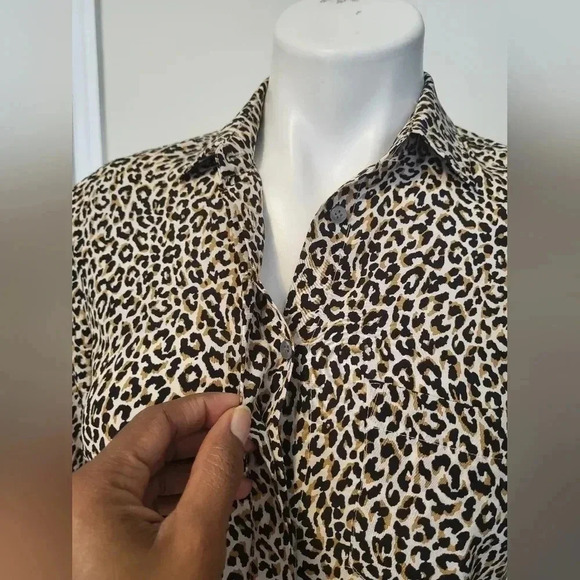 J.Crew 100% Silk Leopard Print Button Down Oversized Blouse(00) - Picture 6 of 10